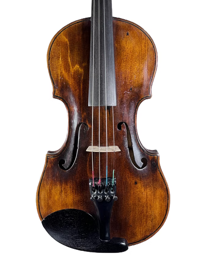 Violino feito à mão em oficina romena
