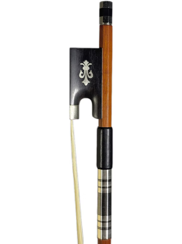 Arco flor de lis com guarnição prateada