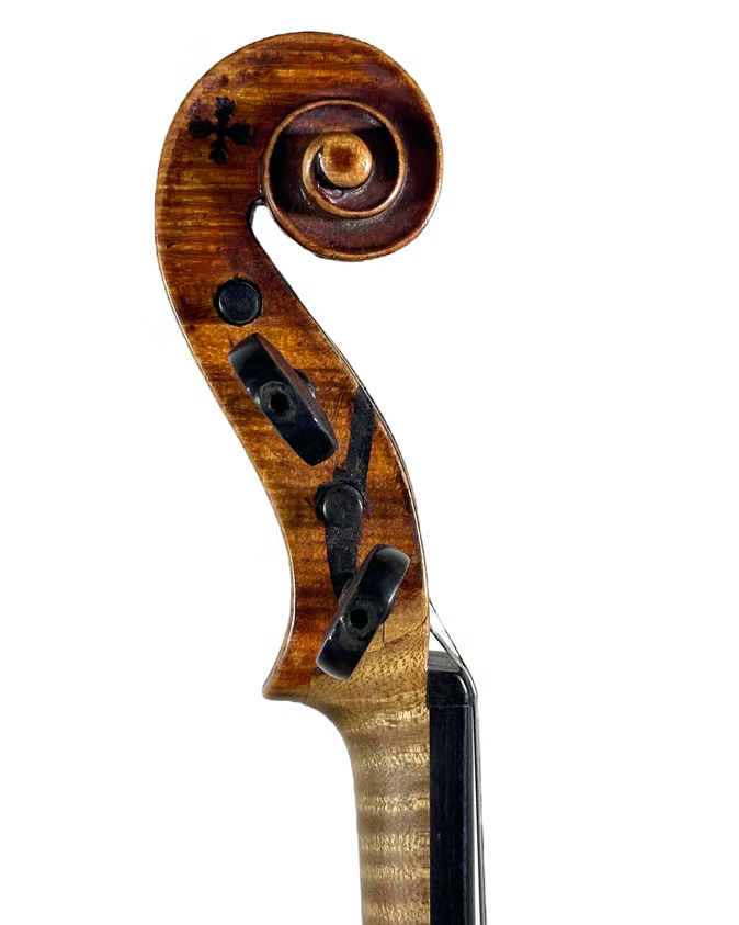 Violino feito à mão em oficina romena